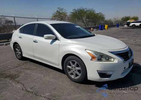 2015 Nissan Altima 2.5 z USA, uszkodzony, nr VIN 1N4AL3AP9FN382457